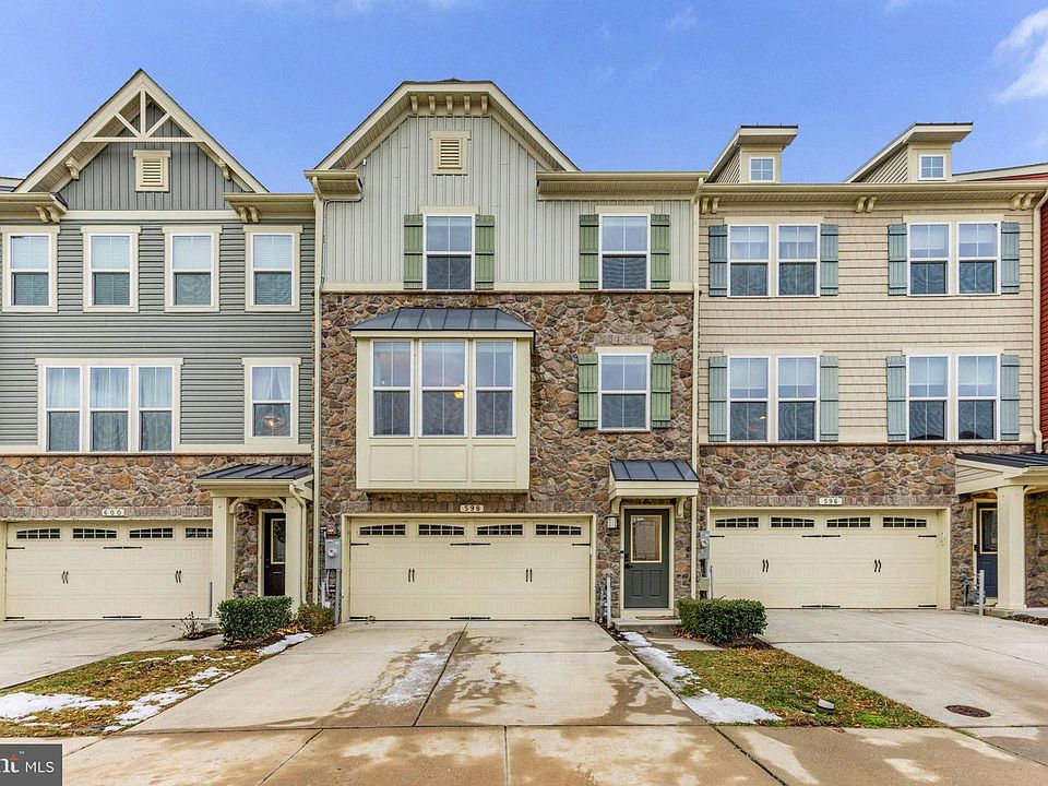 1st image of 598 Fox River Hills Way