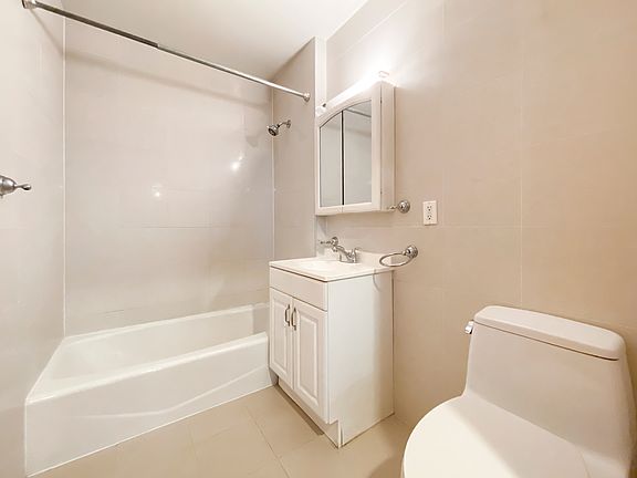 5th image of 150 W 111th St APT 6C