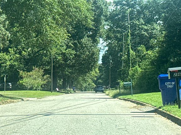 5th image of 296 McPherson Dr