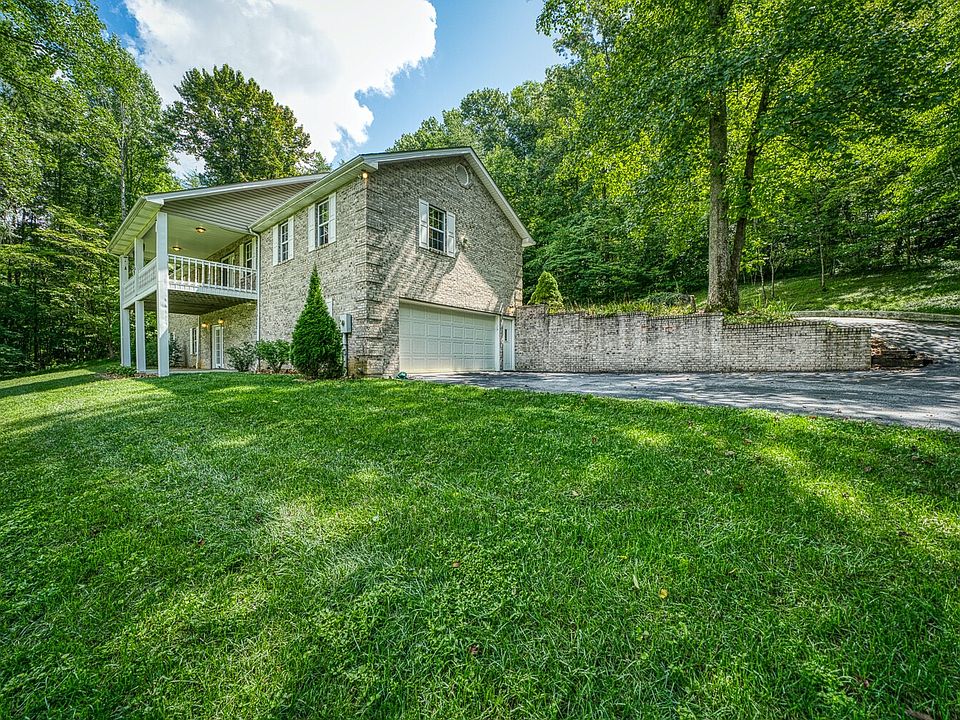 2nd image of 115 Chestnut Hill Rd