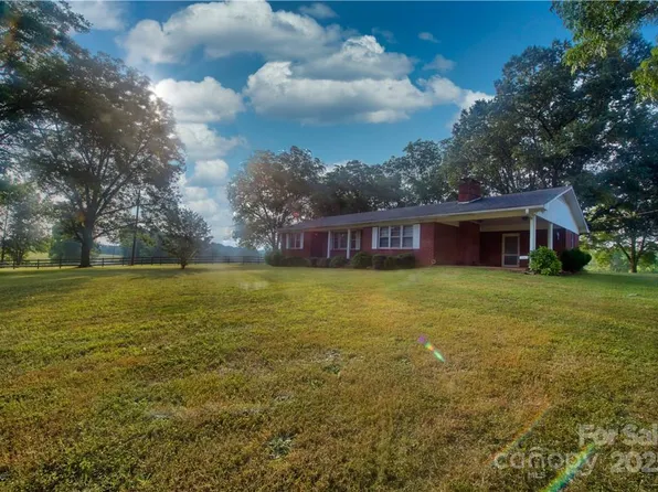 2083 Collinsville Rd, Columbus, NC 28722