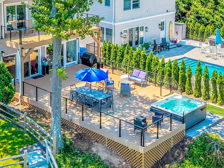 637 Beacon Blvd — Photo 29