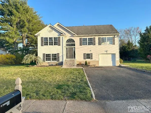 51 Seymour Ter, Piscataway, NJ 08854