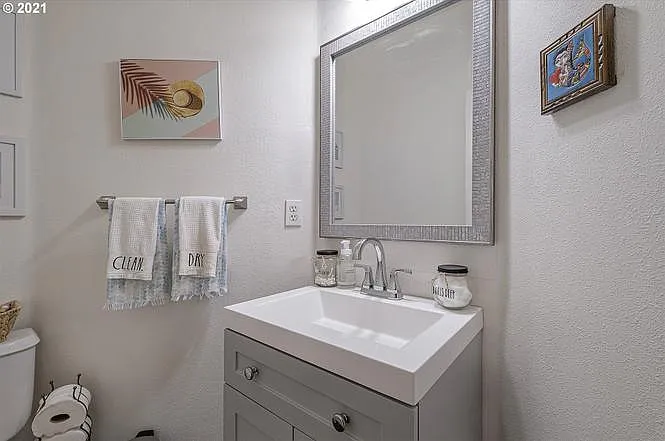 1435 NE Setting Sun Dr — Photo 22