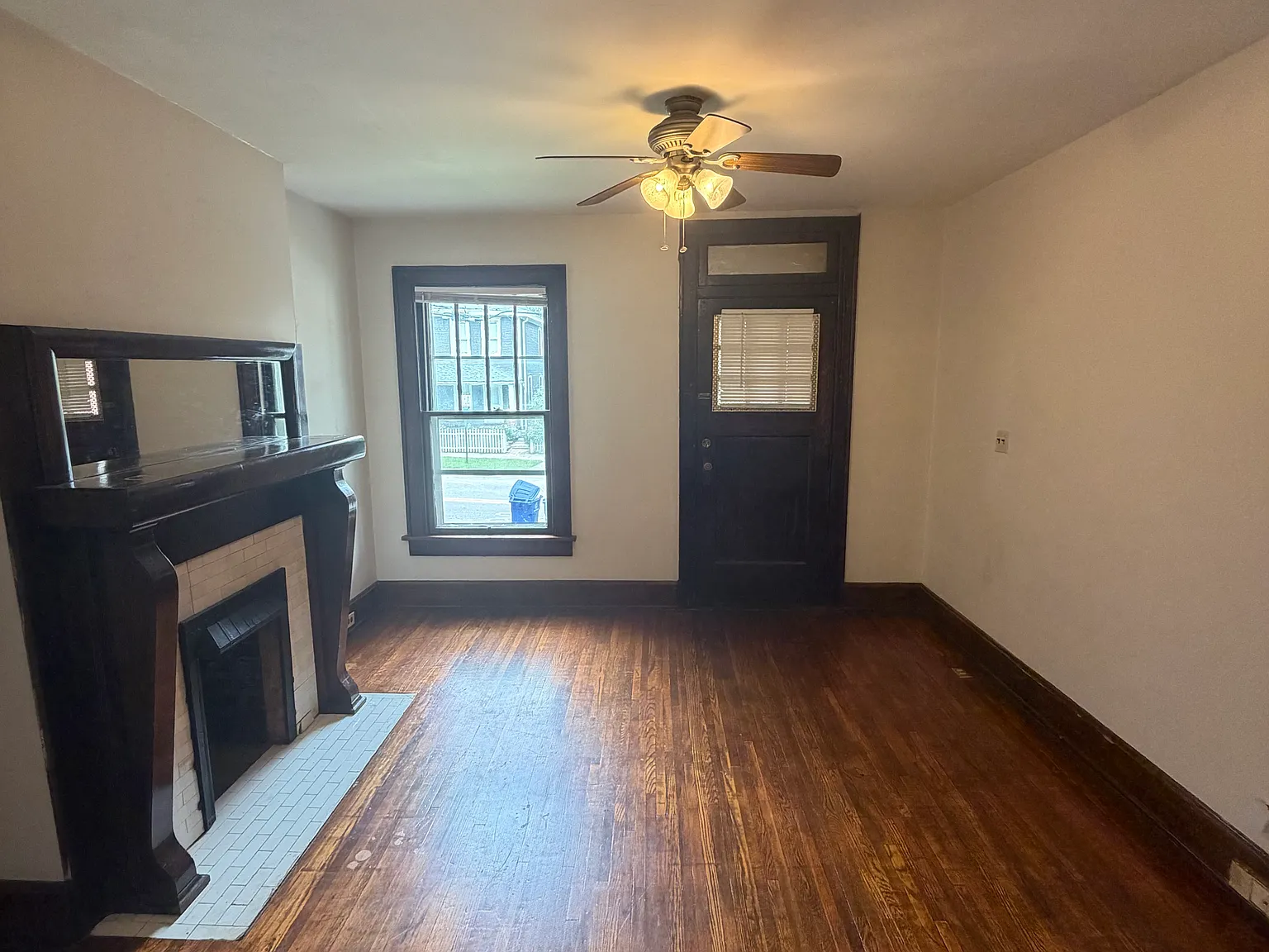Studio, 700 sqft, $1,250 — Photo 3