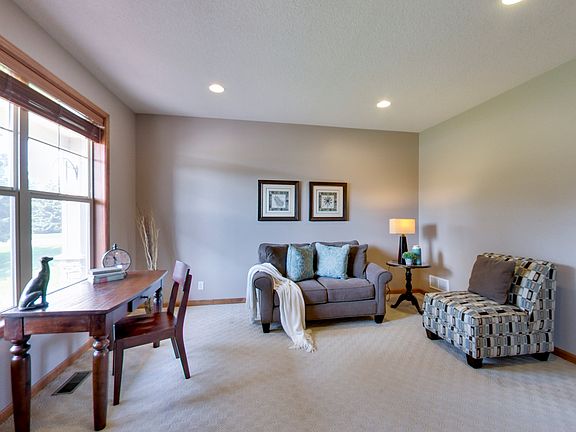 5th image of 2123 Woodcrest Dr