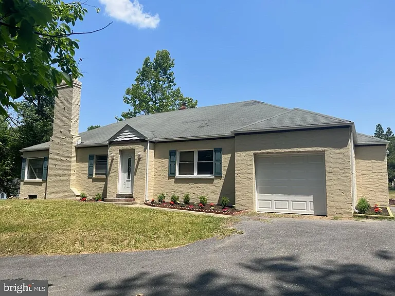 5100 Suitland Rd — Photo 1