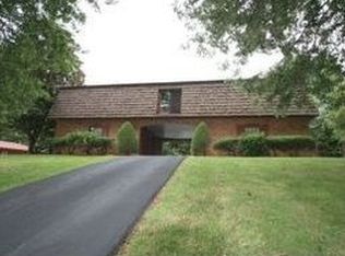 911 Millercrest Dr, Johnson City, TN 37604