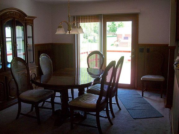 5th image of 187 Arnold Dr
