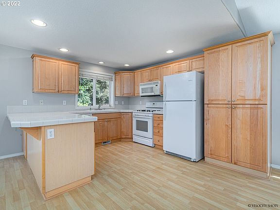 5th image of 10003 NE 86th Ct