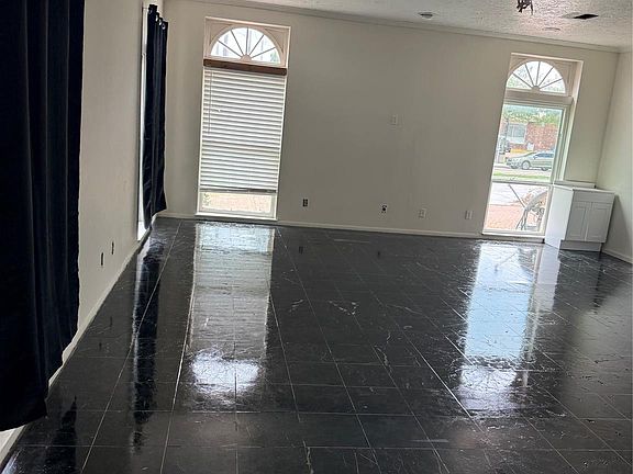 4th image of 8528 Beechnut St