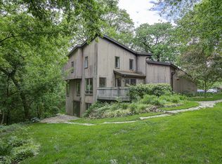 705 Canterbury Cir, Hartland, WI 53029