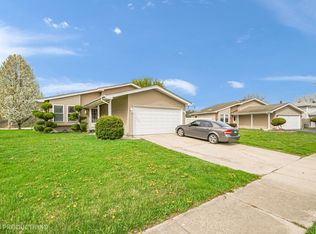 14 Wedgewood Rd, Matteson, IL 60443