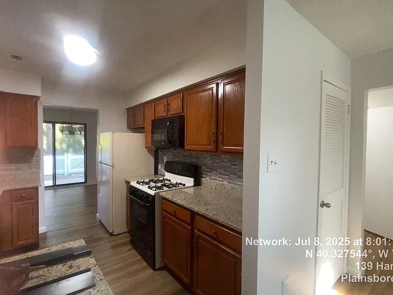 138 Hampshire Dr — Photo 8