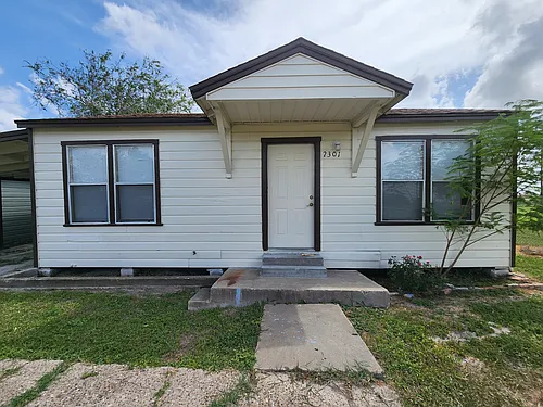 2901 Frederick Dr Photo 1