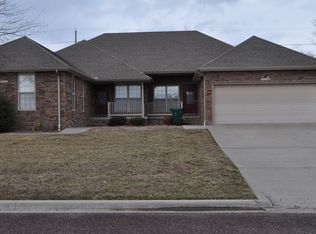 1702 Twin Oaks Dr, Monett, MO 65708