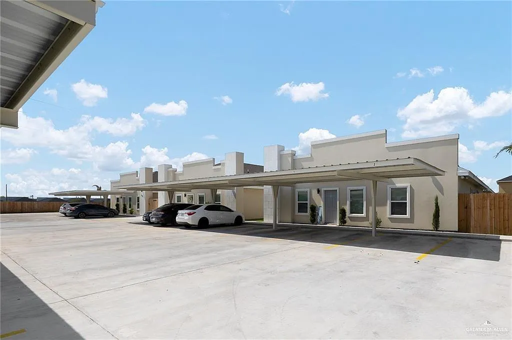 3 bed, 2.0 bath, 18144 sqft, $1,200 — Photo 1