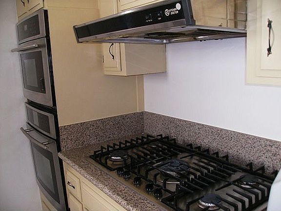 Kitchen stainless/granite