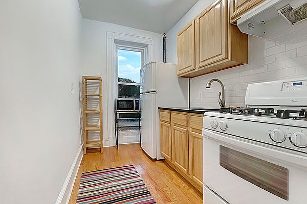 1st image of 669A Hancock St #2A