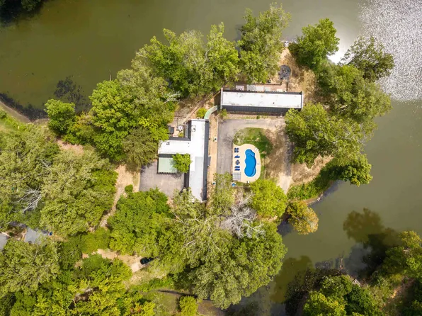 3887 N Lakewood Dr, Memphis, TN 38128