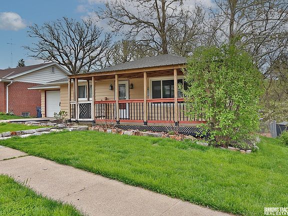 3rd image of 801 E Eldora Ave