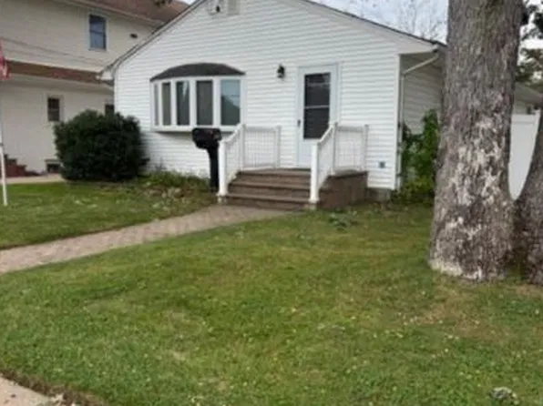 175 N Hickory St, Massapequa, NY 11758