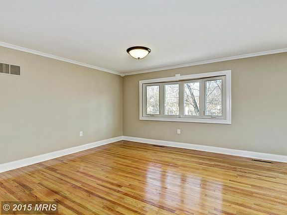 4th image of 8249 Brandon Dr