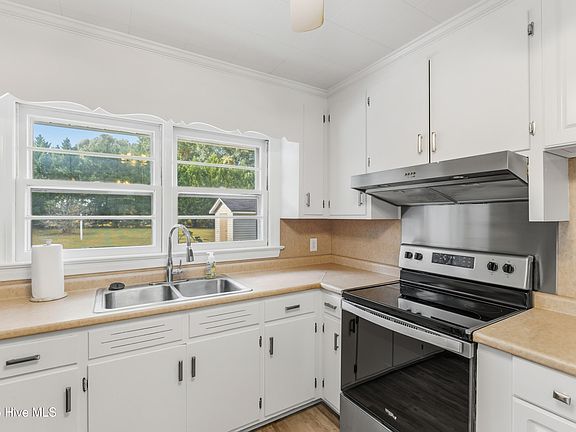 5th image of 104 N Clarendon Drive