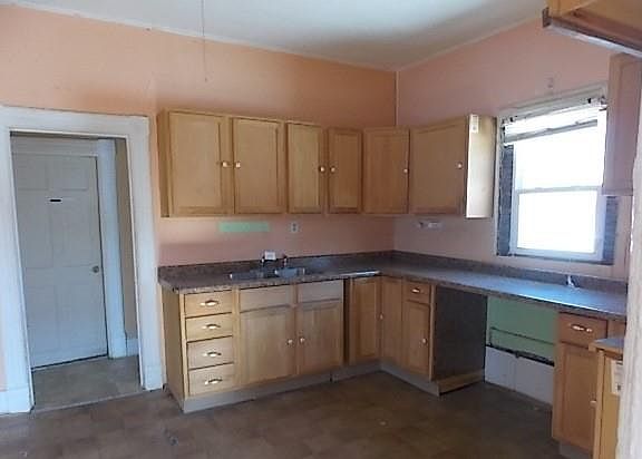 3rd image of 806 S C St