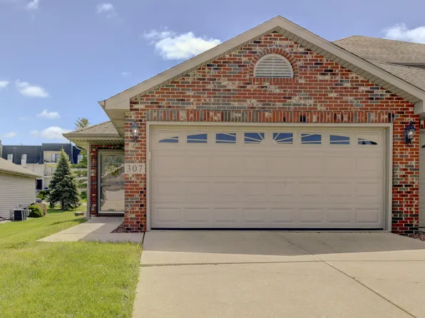 307 Deer Trail Ln, Schererville, IN 46375