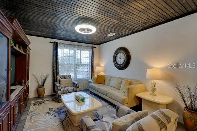 209 W Olympia Ave — Photo 17