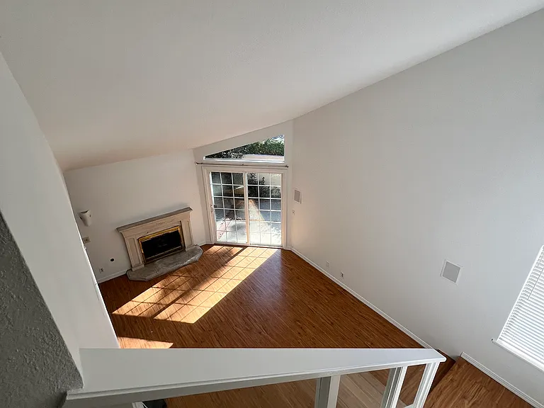 339 Stanford Ct — Photo 6