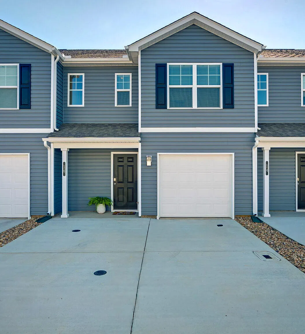 3 bed, 2.5 bath, 1381 sqft, $1,830 — Photo 1