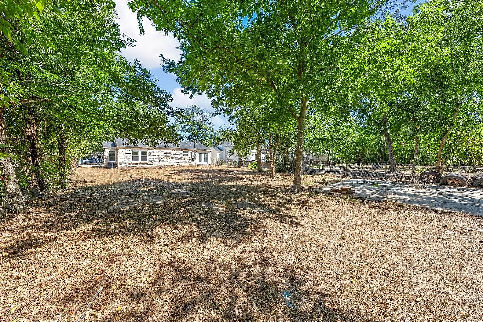 3 bed, 1600 sqft, $1,725 — Photo 4