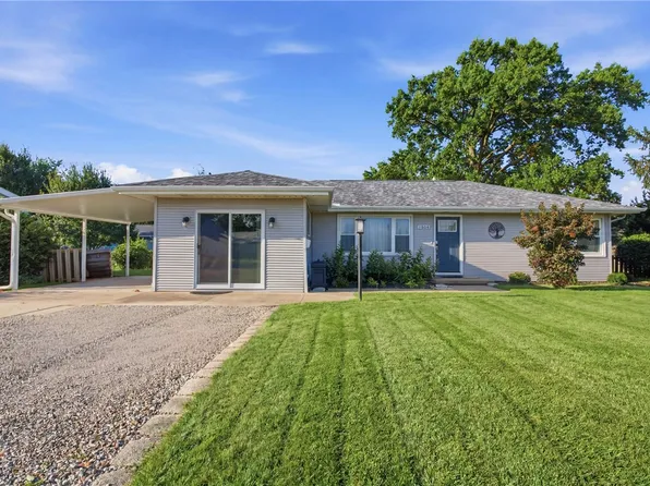 1804 Johnson Ave, Charleston, IL 61920