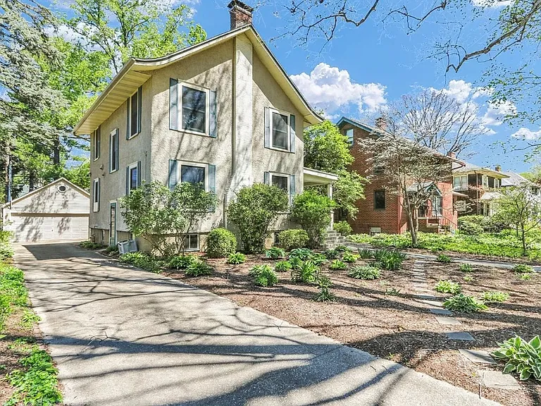 702 W Indiana Ave — Photo 34