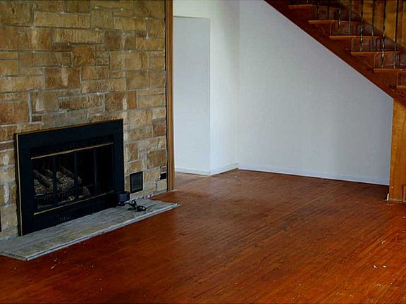 4th image of 840 Pearl St