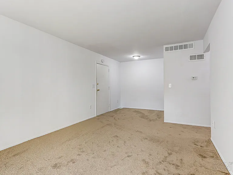 Tivoli Apartments — Photo 7