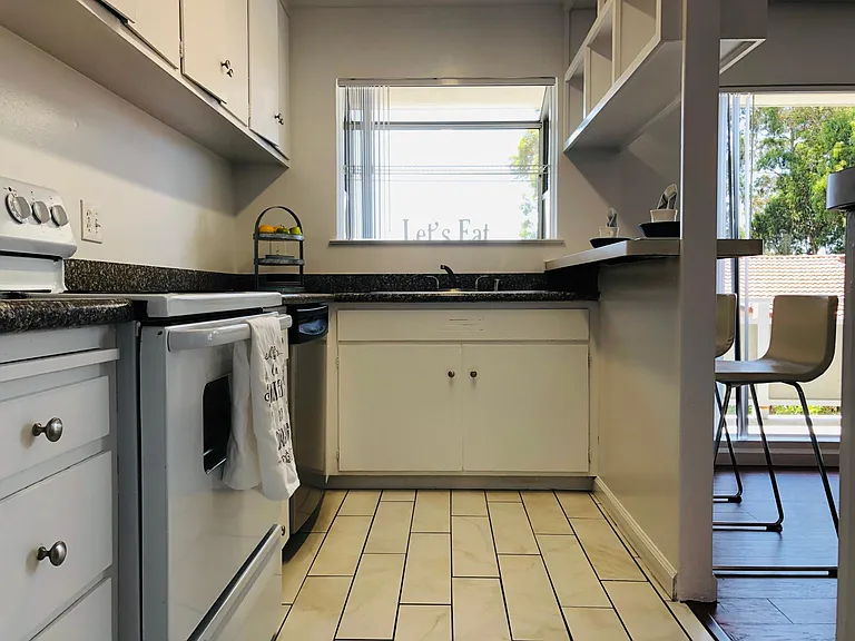 936 Fletcher Ln #2 — Photo 3