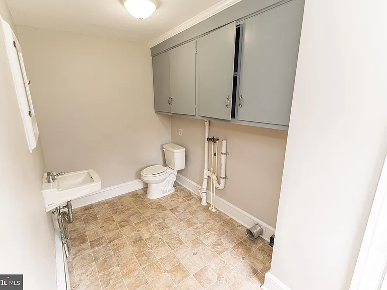 1109 N Division St — Photo 25