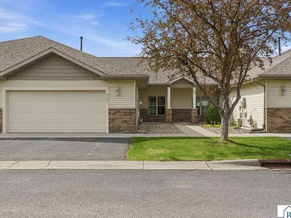 609 Dublin Ct, Mankato, MN 56001
