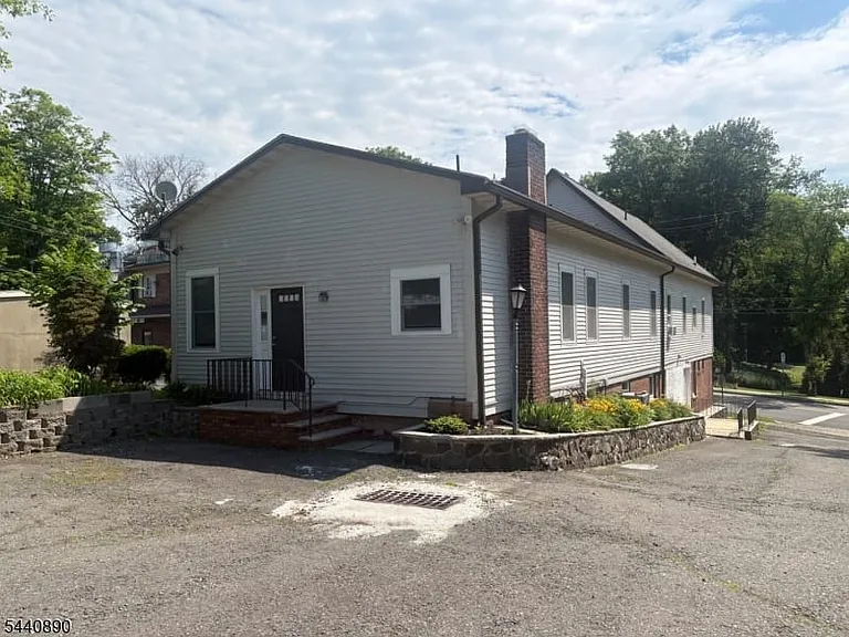 192 Central Ave — Photo 2