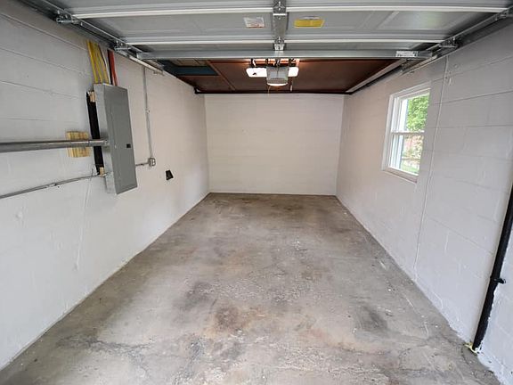 4th image of 234 Harvey Ct