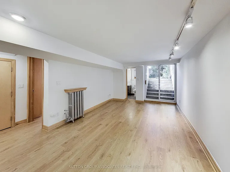 20 Kendal Ave #LOWER — Photo 5