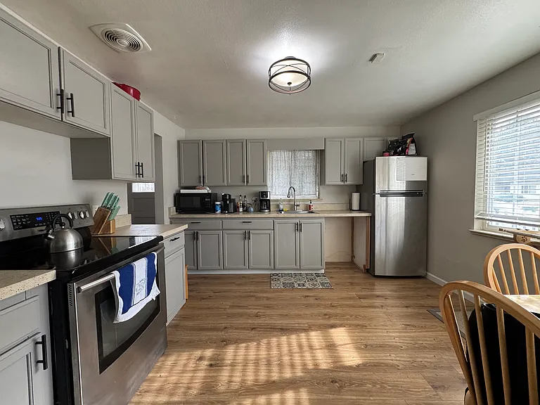 Large kitchen with great light. (new dishwasher ordered)