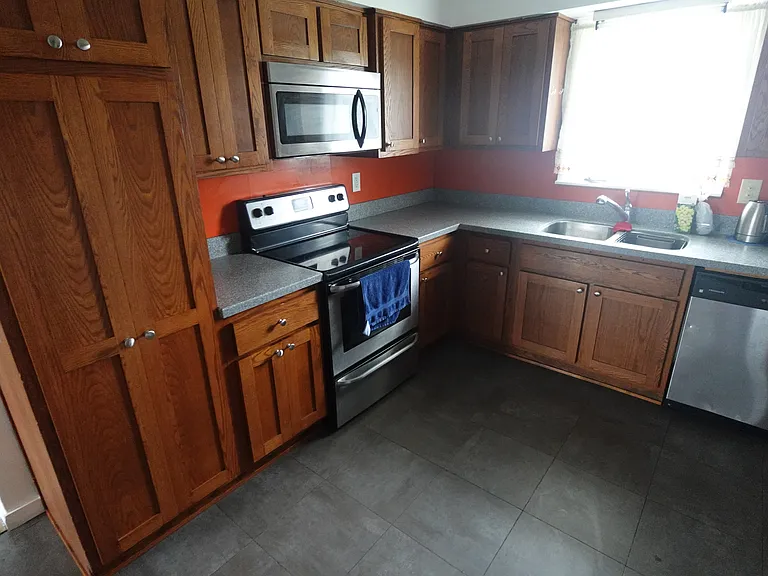 3313 N Locust St — Photo 10