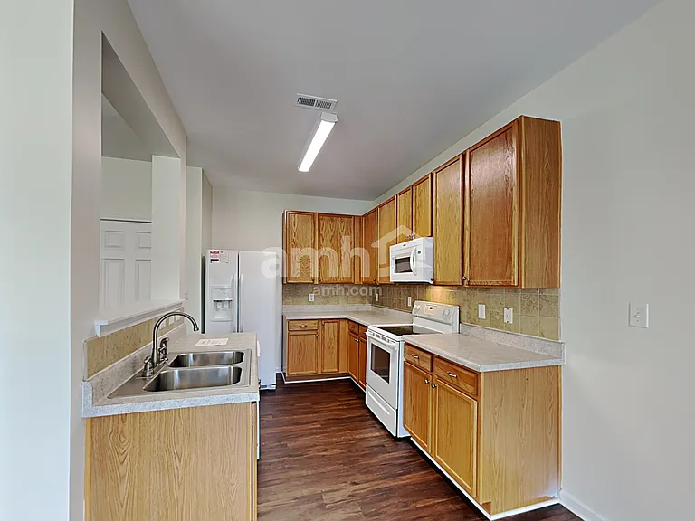 1009 Skillbeck Rd — Photo 3