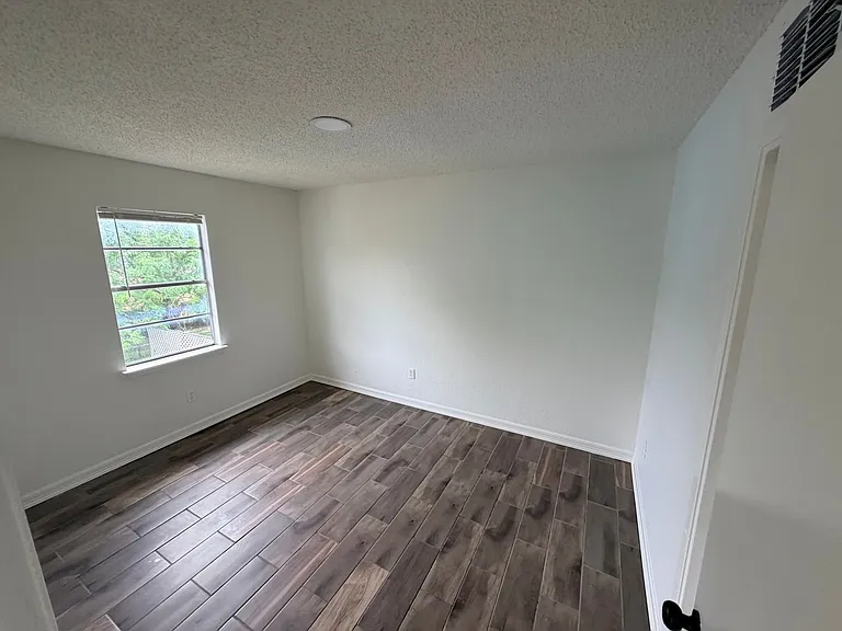 155 N Iowa Ave — Photo 5