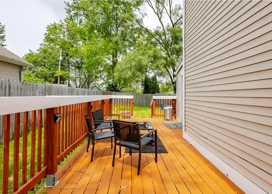 2218 Pleasant St — Photo 3