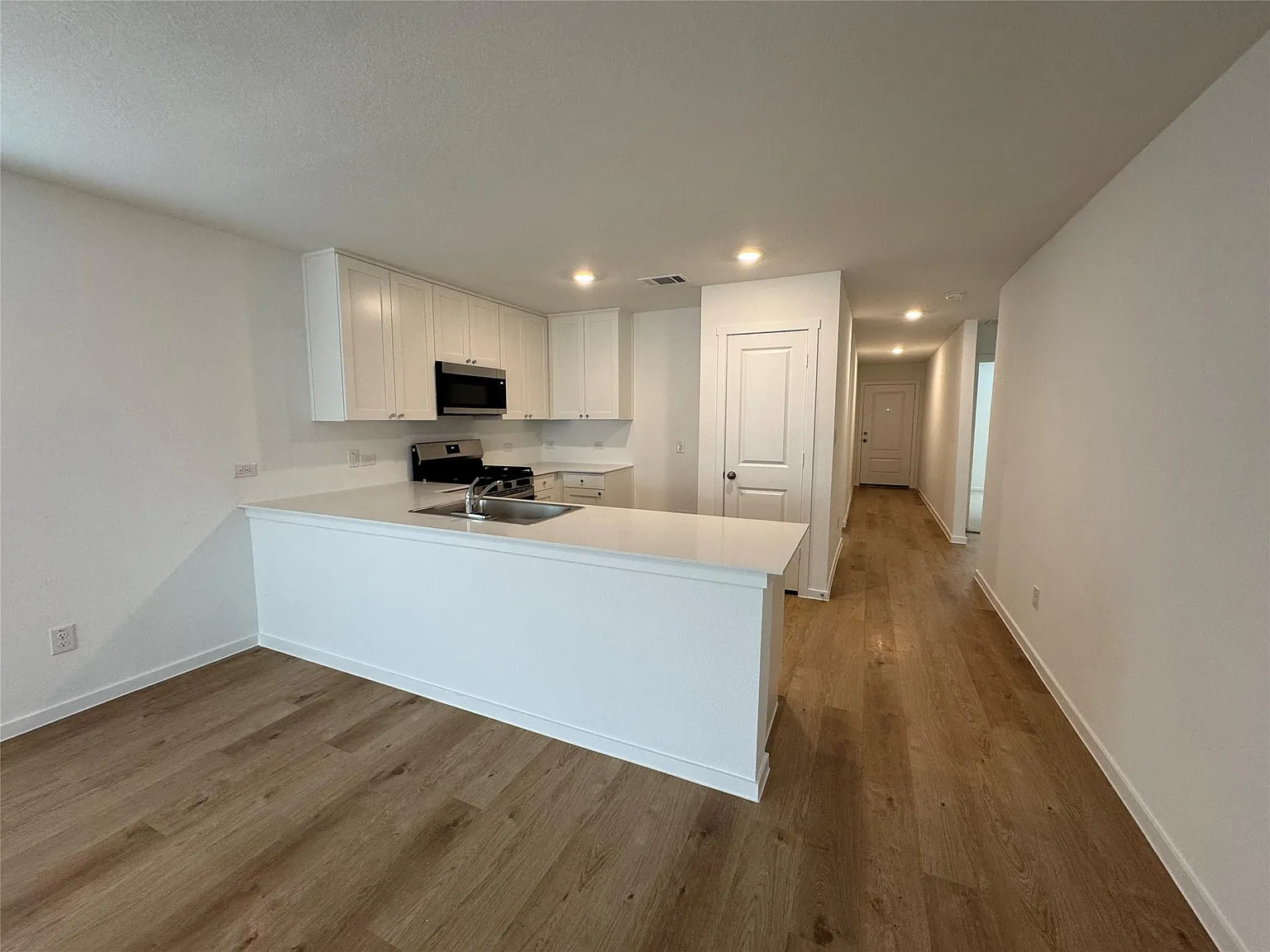 4 bed, 2.0 bath, 1500 sqft, $1,850 — Photo 2